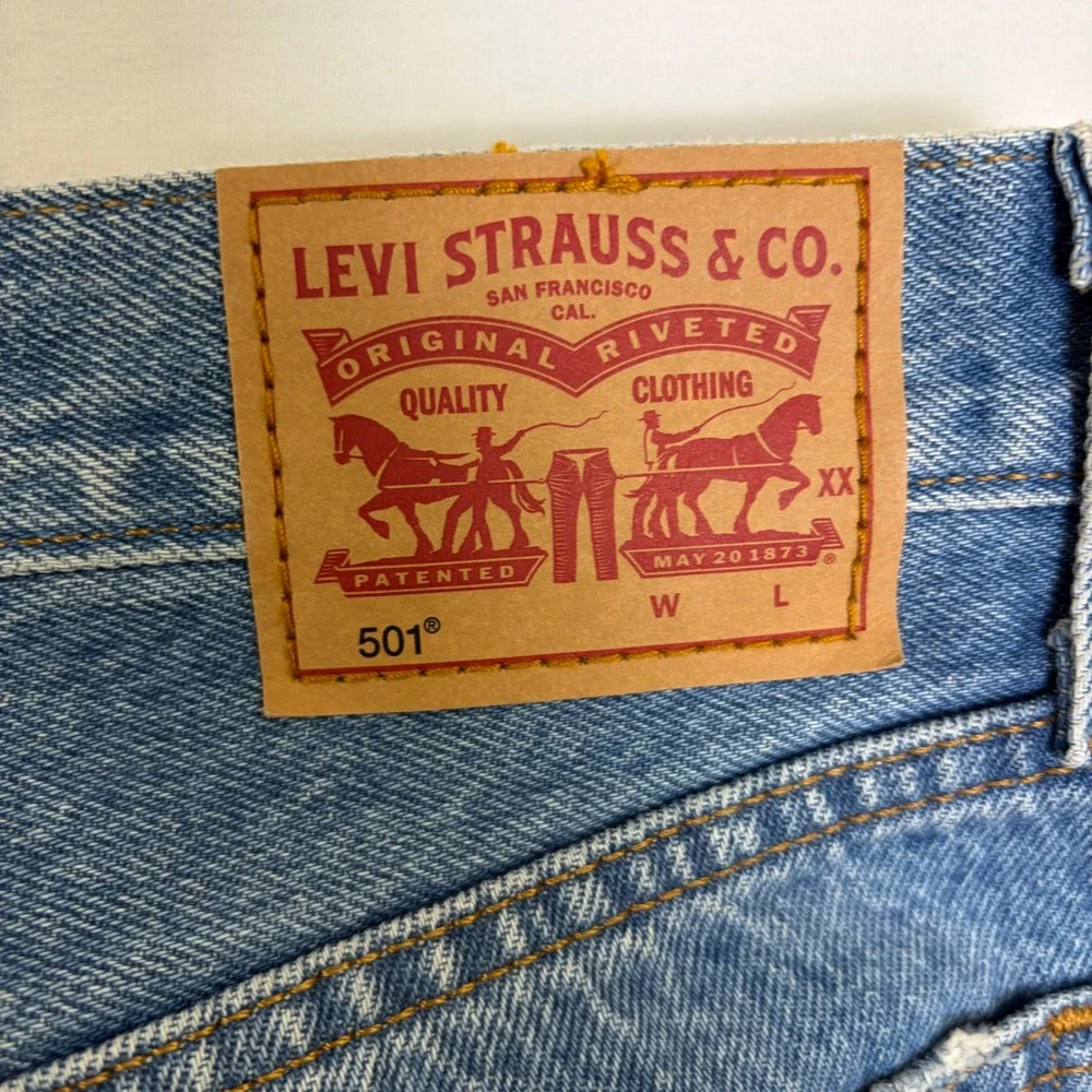 Levis 501 Original Cropped Jeans Womens 27 Medium Wash Blue Button Fly - Picture 8 of 11